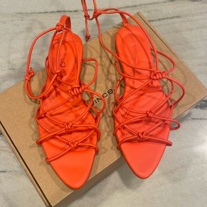 NW Box Vince sandal size 38